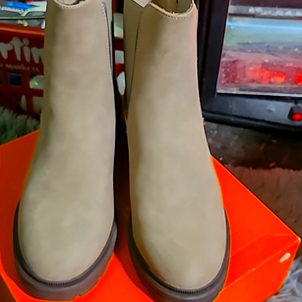 Rocket Dog Women's Iggie Chelsea Boot size 10 new